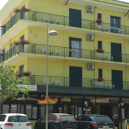 Hotel Helvetia Ераклеа Маре Екстериор снимка